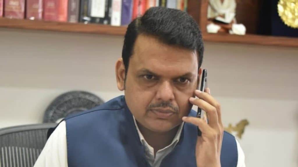 SC Notice To Maharashtra CM Fadnavis